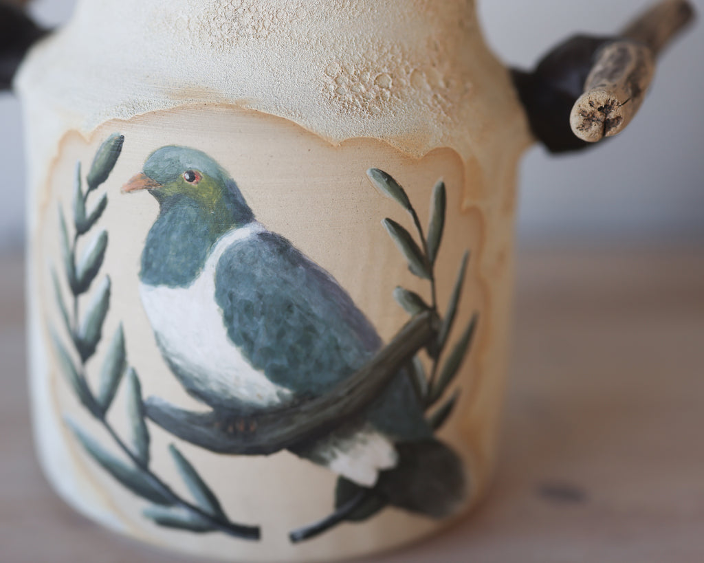 Kererū Jar